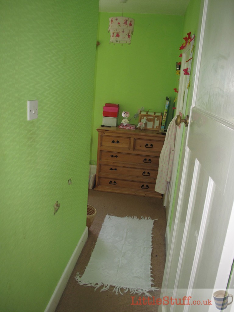 kids-tiny-room-L-shaped