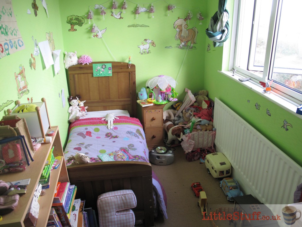 kids-tiny-room-before