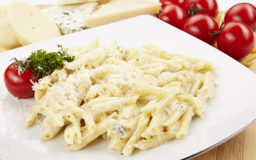 Pasta-with-cheese-sauce image courtesy of Shutterstock