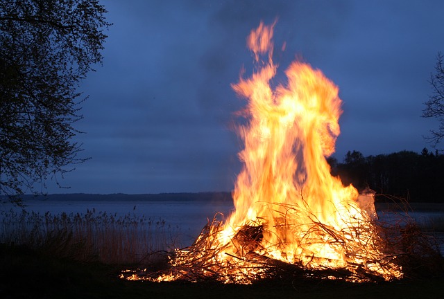 sweden-bonfire