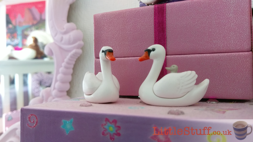 playmobil-swan-family