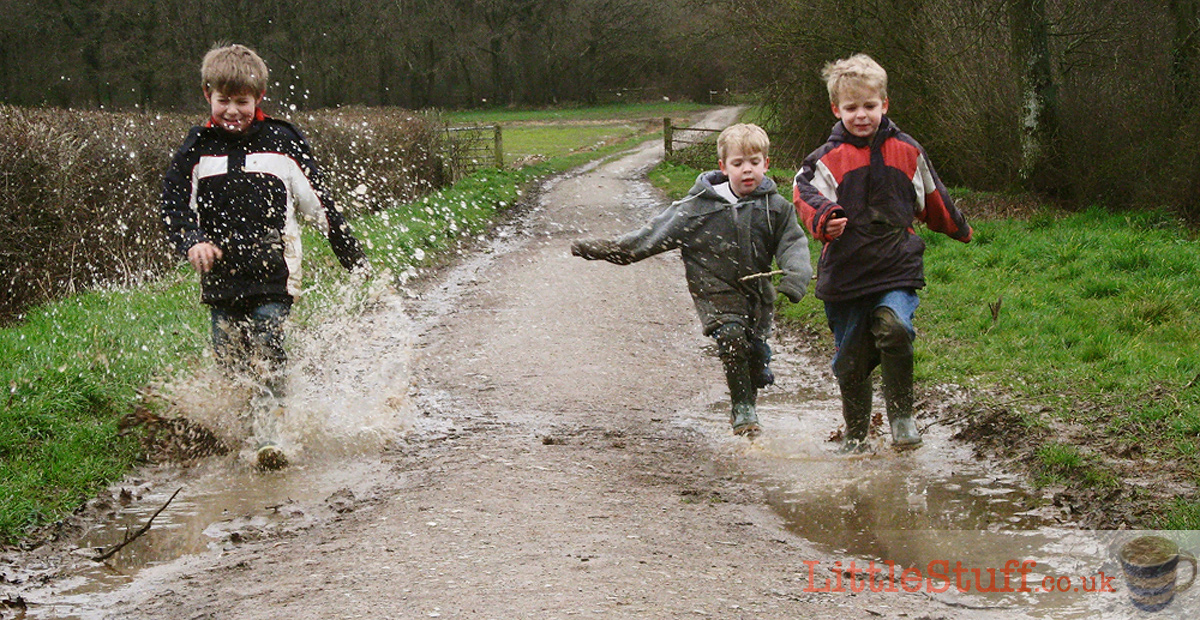 messy-play-outside-winter