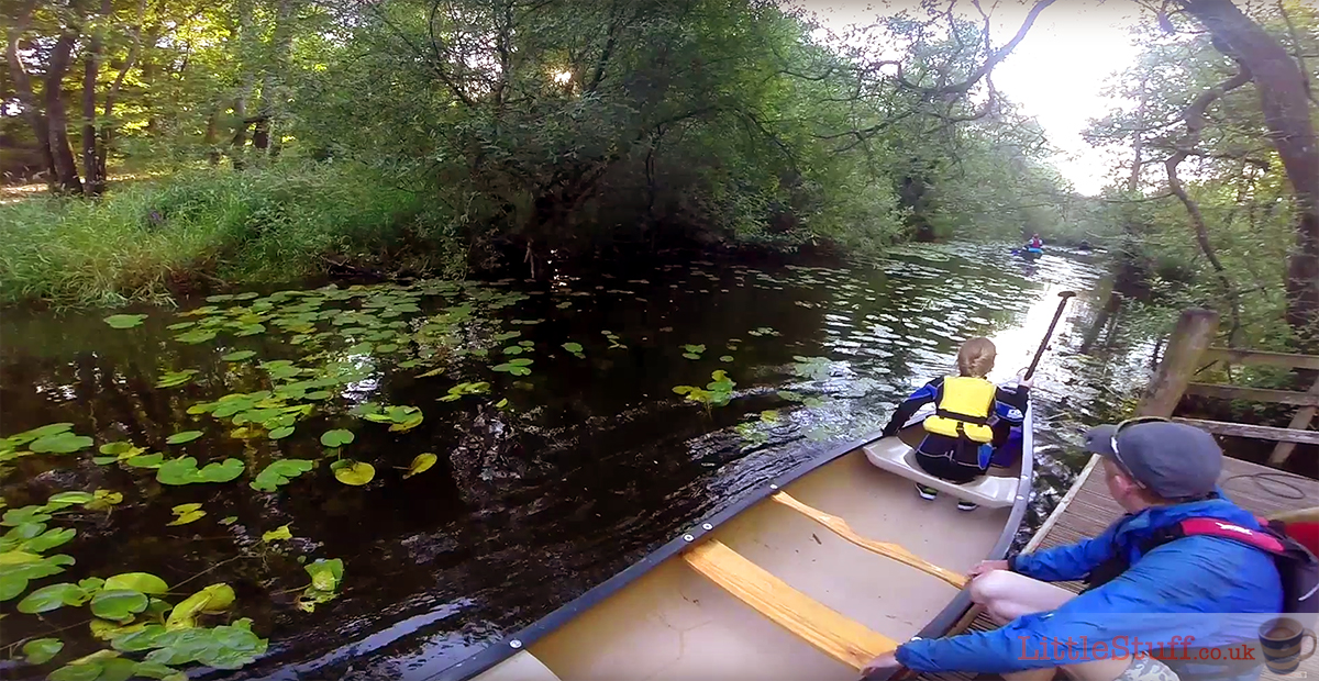 family-canoeing-windermere