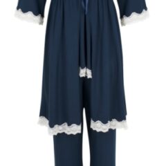 Competition Closing Alert – Nightwear Set from Babes with Babies to Win!