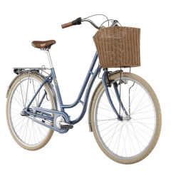 Oh we’re in LOVE with this pretty pretty bike… *goes shopping just to fill the basket*