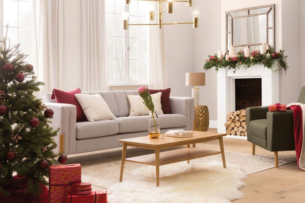 ideas on how to decorate my living room for Christmas