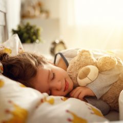 Helping children stick to a sleep schedule that supports quality rest throughout the summer holidays
