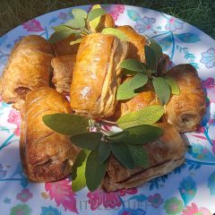 DELICIOUS – easy sausage rolls recipe. Just TWO ingredients!