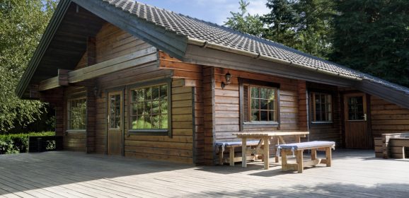 How Are Scandinavian Log Cabins Different From Modern Homes?