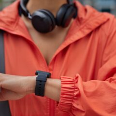 Wearables, Smartwatches, and Short Sessions: The Rise of ‘Micro-Play’ in Mobile Casino Gaming