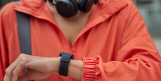 Wearables, Smartwatches, and Short Sessions: The Rise of ‘Micro-Play’ in Mobile Casino Gaming