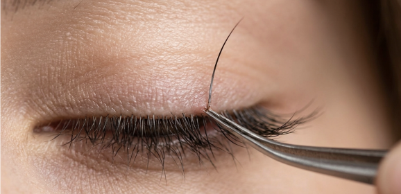 The Hidden Risks of Pulling Out Lash Extensions Yourself