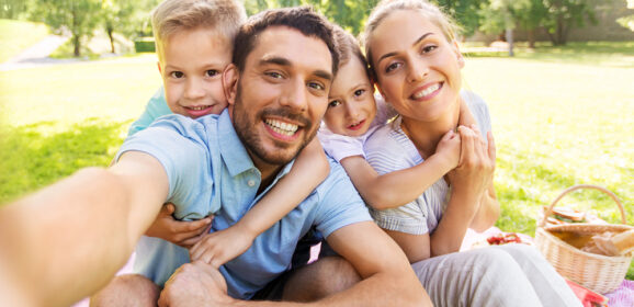 How to Take Better, More Natural-Looking Family Photos